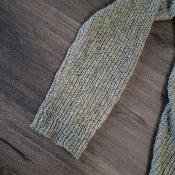 Olive green knot back sweater size L by Moon & Madison - Picture 2 of 4